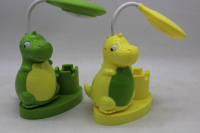 Светильник-подставка д/канц.принадлежностей "Динозаврик" 30х13см пластик, 4 цвета YD5745