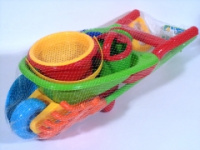 Набор д/песка (тачка, лейка, ведро, ситечко, лопата, грабельки, 3 формочки) 1033460/799C