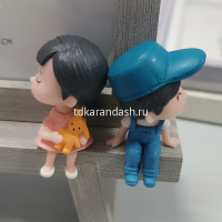 Рамка для фото 13х18см на ножках дерево, серая с двумя фигурками HW311/1 от магазина "Карандаш"