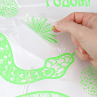 Наклейка "Праздничная змея" 30х42см светится в темноте, с раскраской из пвх НУ-6759 от магазина "Карандаш"