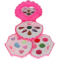 Косметика для девочек "Барби" (тени для век, блеск для губ, аппликатор 3шт.) 10388A2-BAR от магазина "Карандаш"