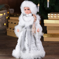 Снегурочка 40см в белой шубе с поясом (звук) Т-5556 от магазина "Карандаш"