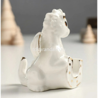 Сувенир "Дракон с подковой" 8,5см керамика белый SK2503 от магазина "Карандаш"