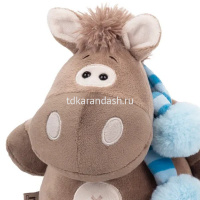 Коник "Кай" с полосатым шарфом 20см коричневый КШКай/20/пол от магазина "Карандаш"