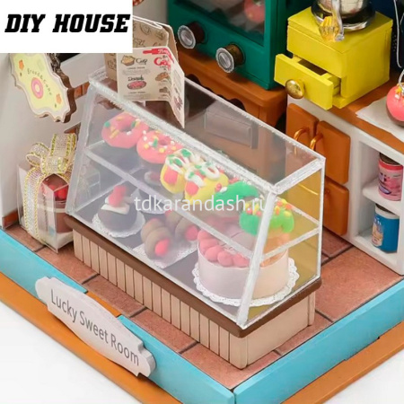 Конструктор "Румбокс. Кондитерская" 8,5х7,5х7,5см (пластик, дерево, свет) S2304 от магазина "Карандаш"