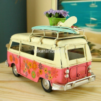Декоративное изделие "Фольксваген Транспортер Flower Power" 17х7х11см розовый, металл RD-2404-S-2360 от магазина "Карандаш"