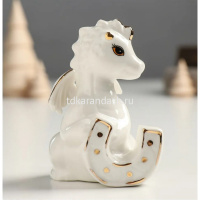 Сувенир "Дракон с подковой" 8,5см керамика белый SK2503 от магазина "Карандаш"
