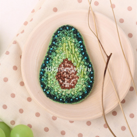 Вышивка бисером "Брошь. Половинка авокадо" 4,5х6,5см (картон, фетр, нитки, бисер, игла) 10-019 от магазина "Карандаш"