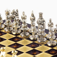 Шахматный набор "Византийская Империя" 20х20см дерево/металл, красная доска (фигуры золото/серебро) от магазина "Карандаш"