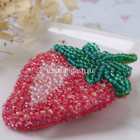 Вышивка бисером "Брошь. Клубника" 4,5х6м (картон, фетр, нитки, бисер, игла) 10-020 от магазина "Карандаш"